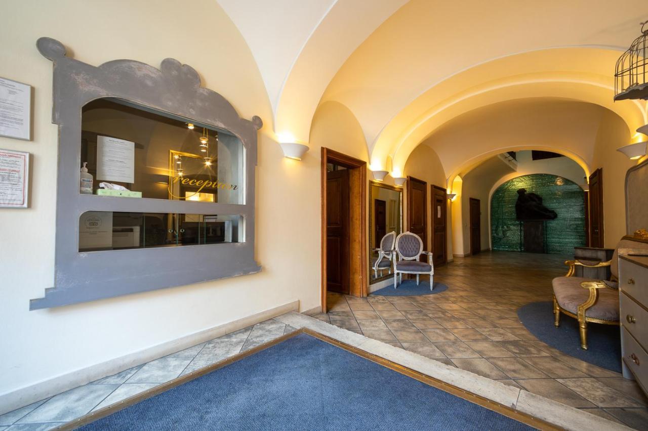 Miss Sophie'S Charles Bridge Hotel Prague Exterior photo