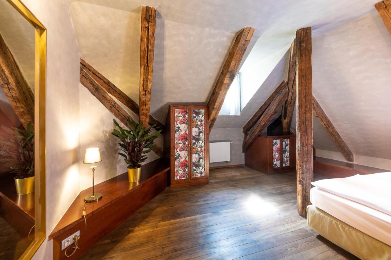 Miss Sophie'S Charles Bridge Hotel Prague Exterior photo