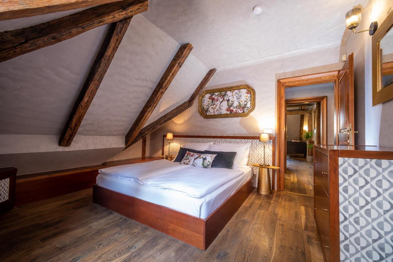 Miss Sophie'S Charles Bridge Hotel Prague Exterior photo