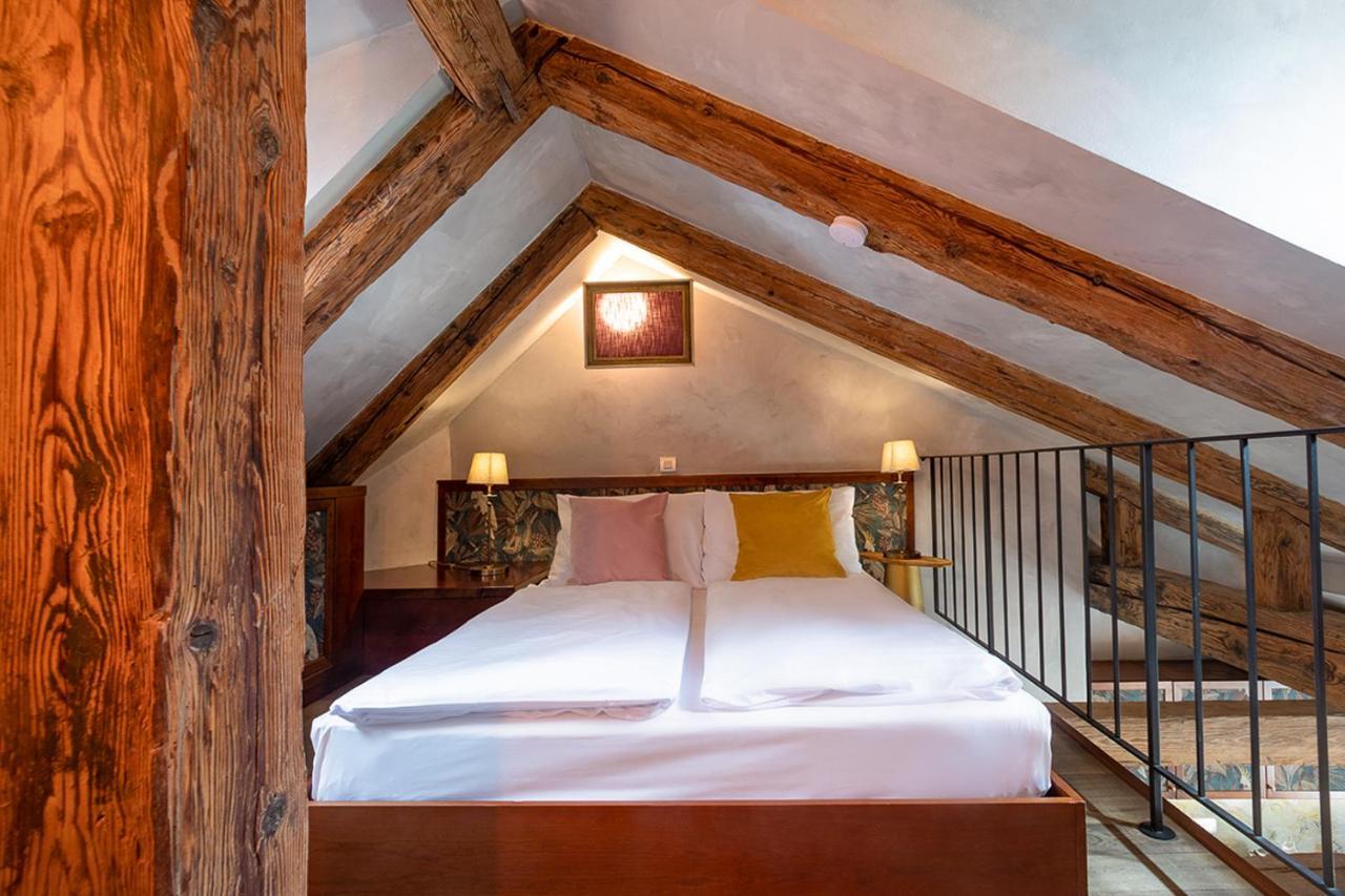 Miss Sophie'S Charles Bridge Hotel Prague Exterior photo