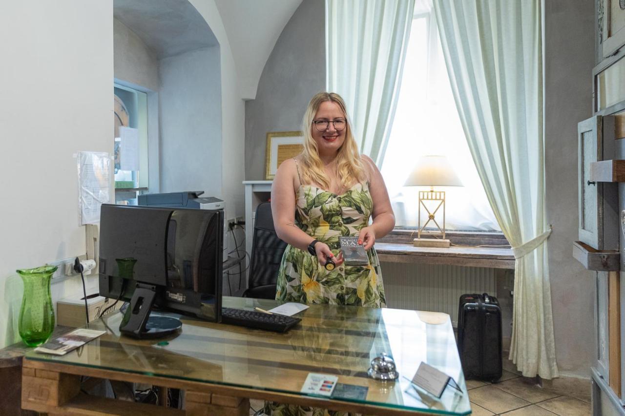 Miss Sophie'S Charles Bridge Hotel Prague Exterior photo