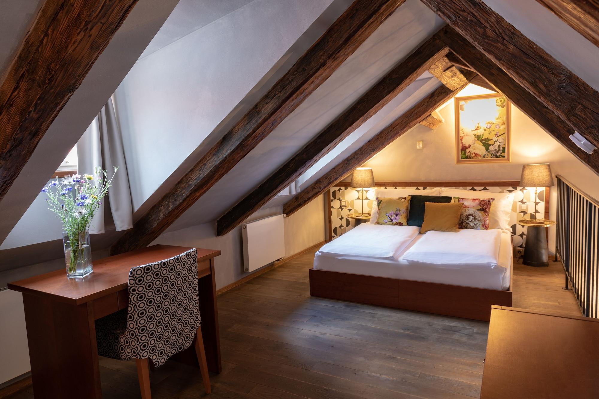 Miss Sophie'S Charles Bridge Hotel Prague Exterior photo