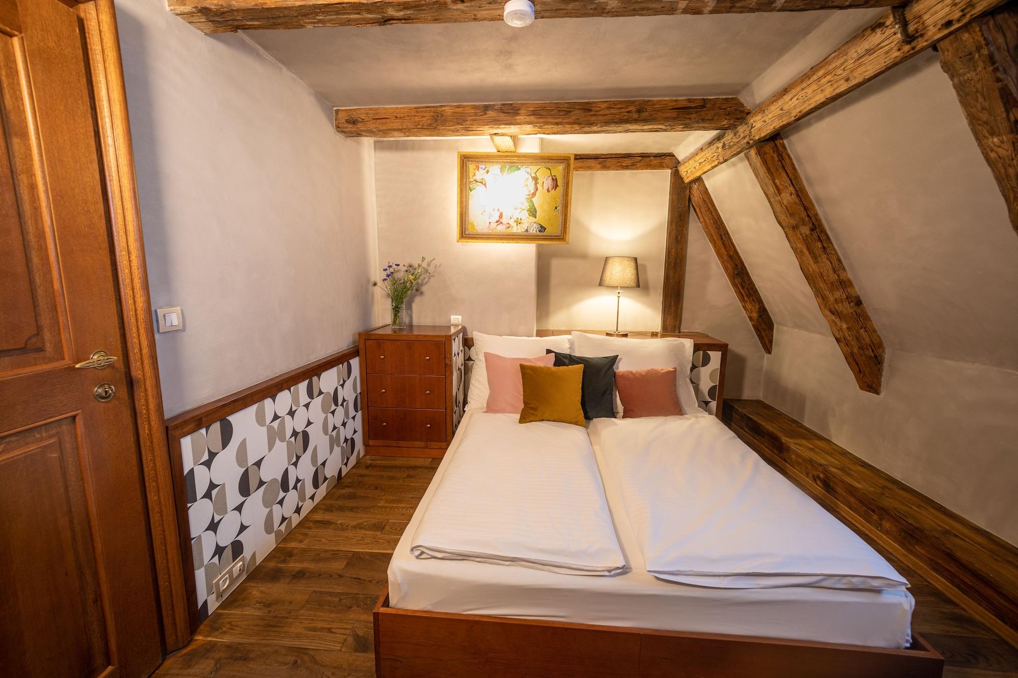 Miss Sophie'S Charles Bridge Hotel Prague Exterior photo